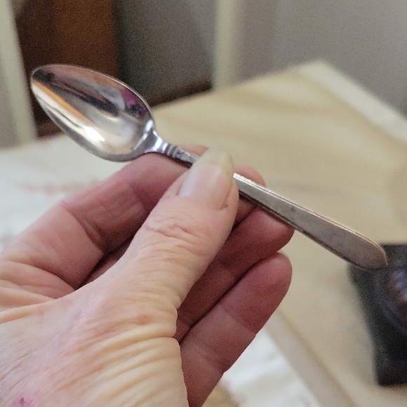 6 Small 4" Community Plate Spoons - Picture 2 of 3